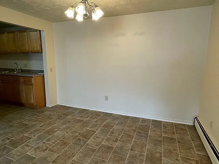 300 Sheridan Park — Photo 4