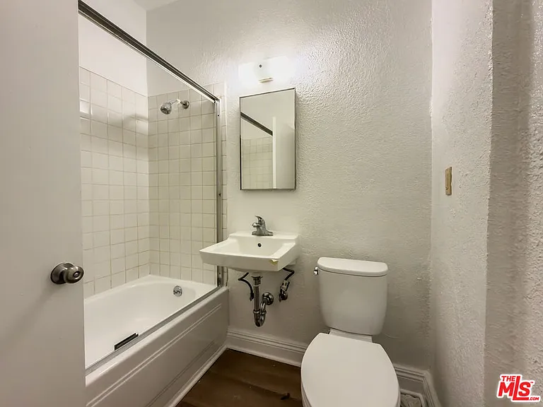 4367 S Van Ness Ave #4 — Photo 11