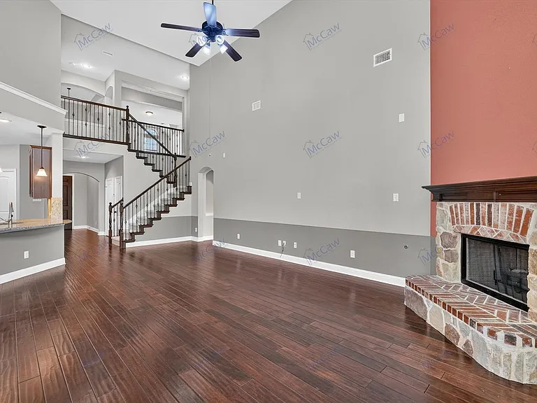3617 Bella Vista Dr — Photo 2