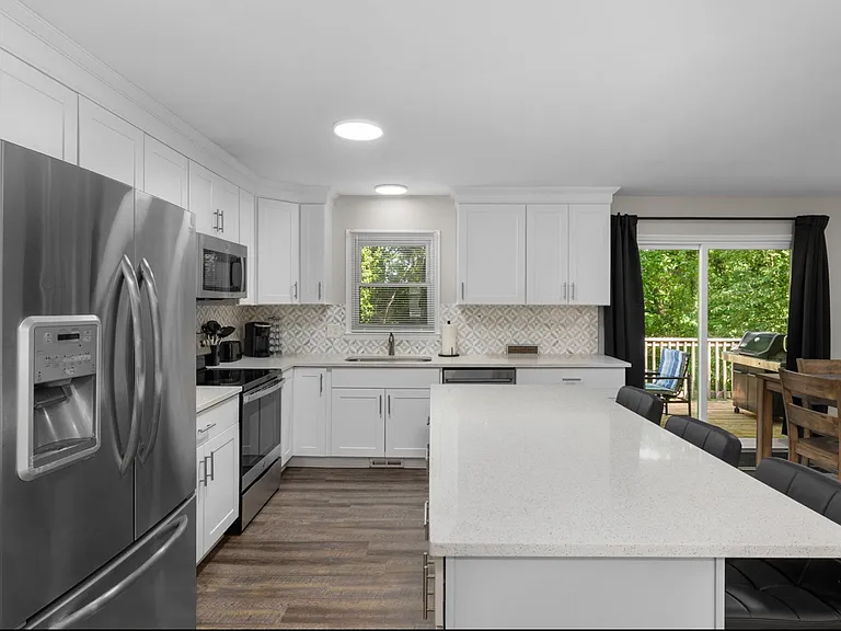 1048 Ivy Ln — Photo 14