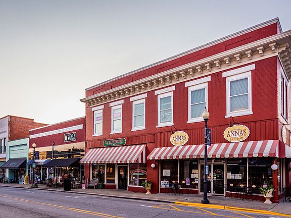 3 miles to Downtown Apex