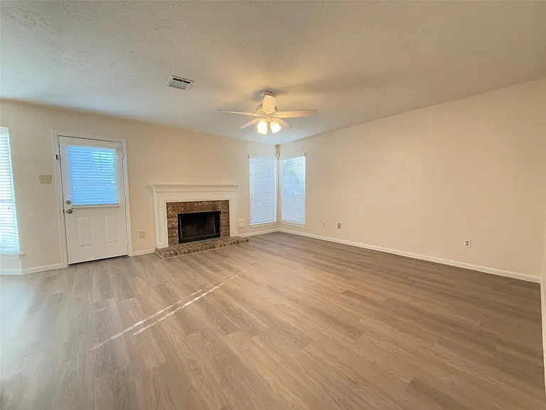 1559 Hillside Elm St — Photo 5