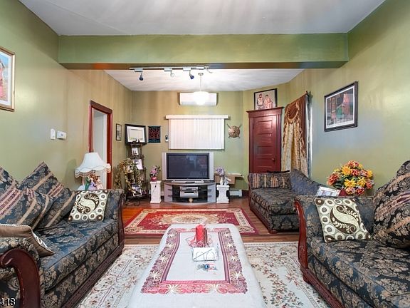 3rd image of 435 Union Ave