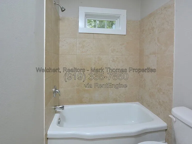 2405 Albany St — Photo 12
