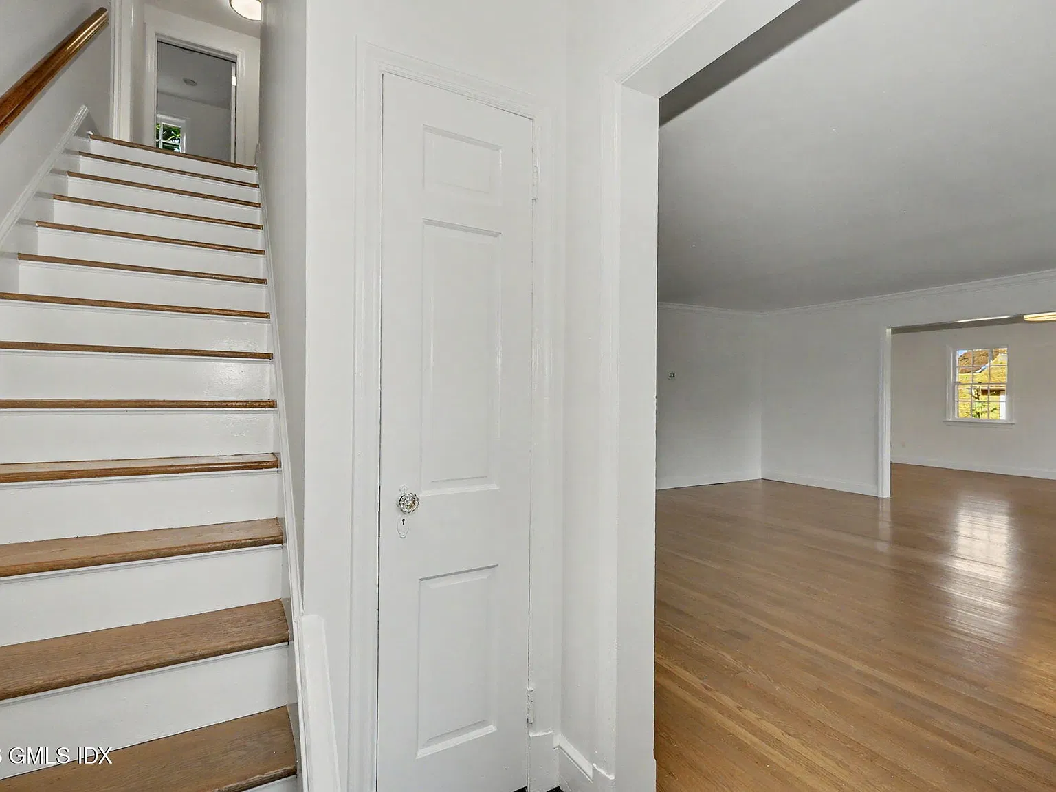 4 bed, 2.5 bath, 2346 sqft, $11,500 — Photo 3