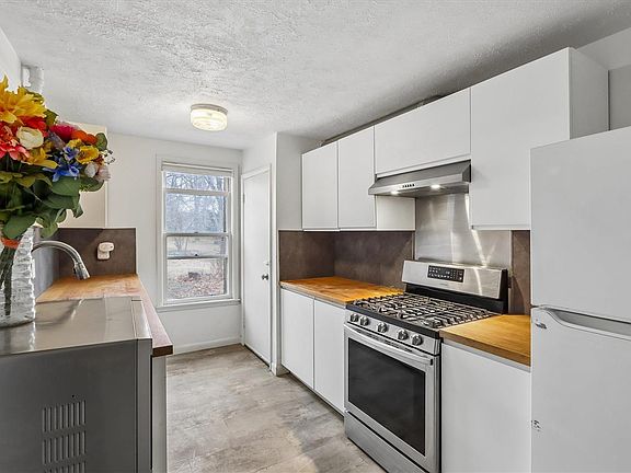 5th image of 526 N Governor St