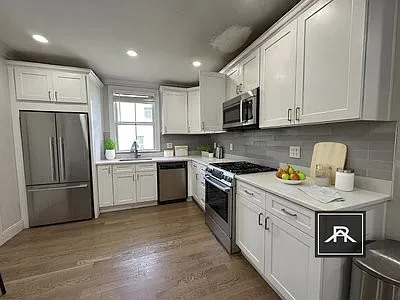 4 bed, 2.0 bath, $5,200 — Photo 4