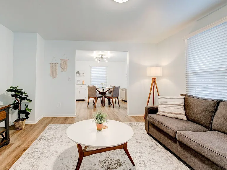 321 S Cannon St — Photo 7
