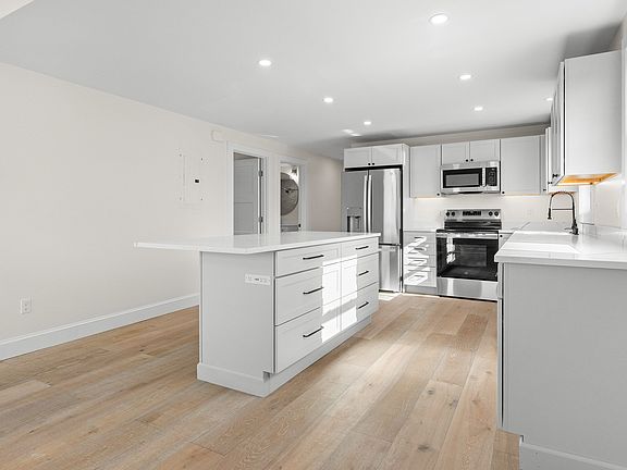 3rd image of 16 Reynard St #2
