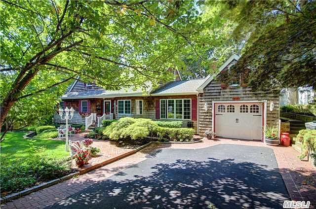 31 Harding Street Smithtown