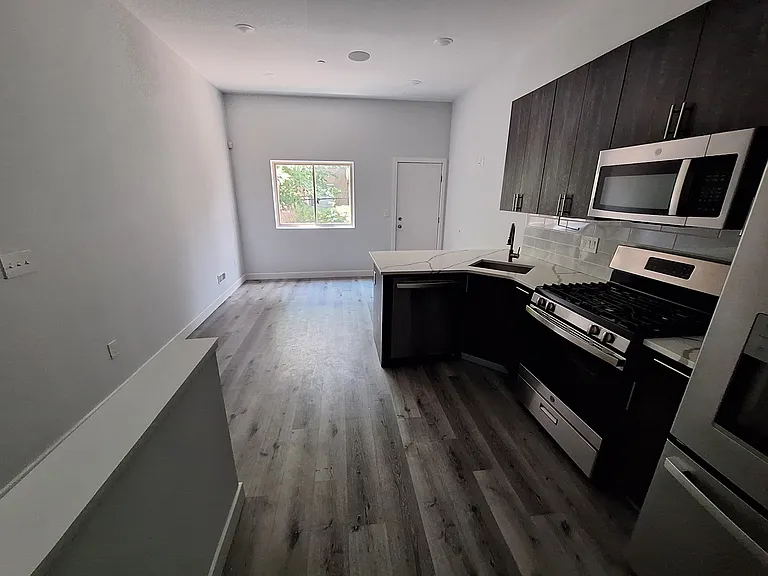 2138 N Franklin St #1 — Photo 8