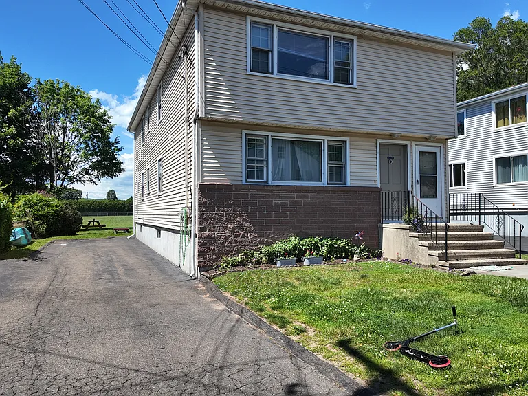 27 Manila Ave #2 — Photo 2