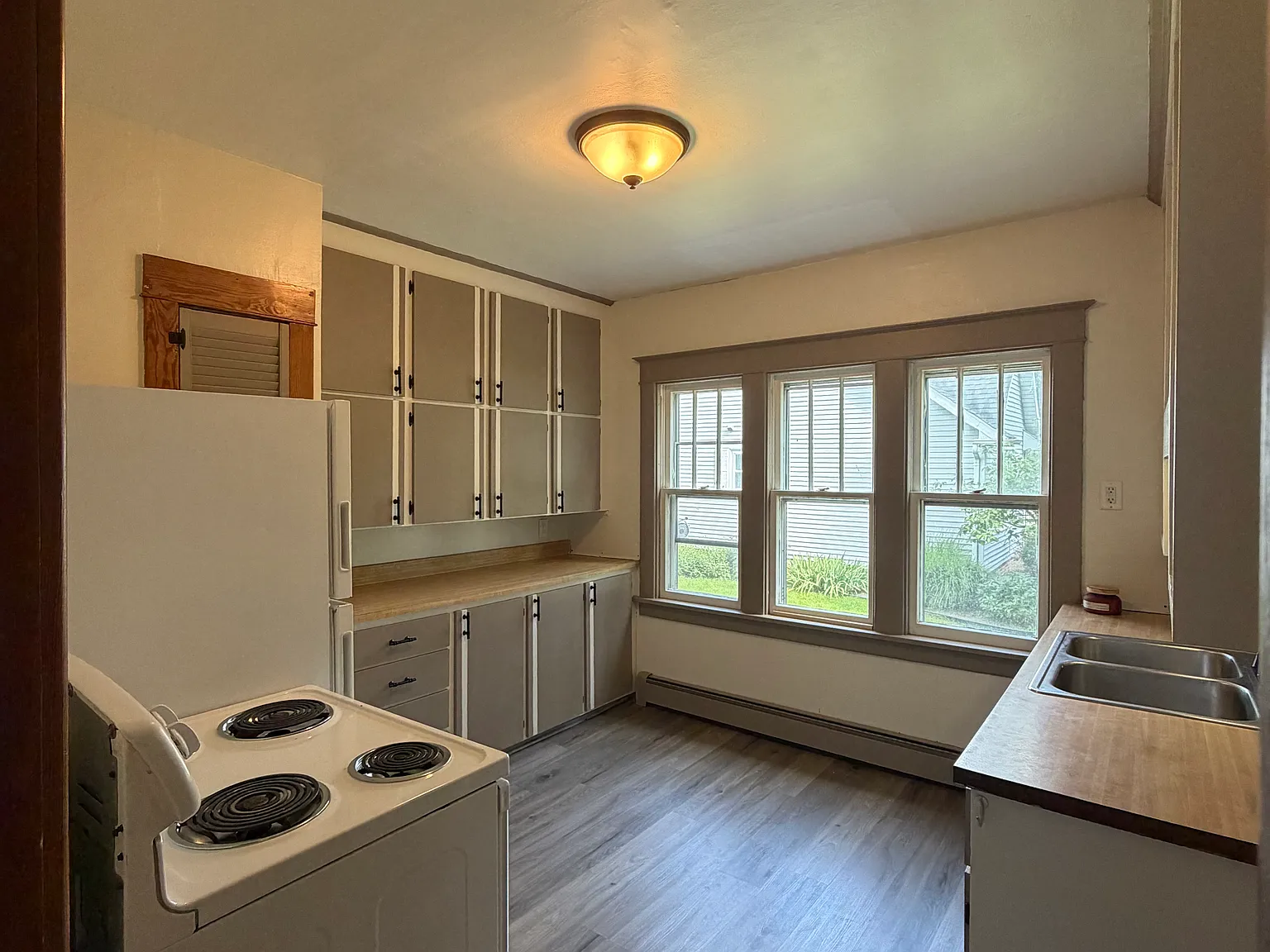 2 bed, 900 sqft, $1,400 — Photo 2