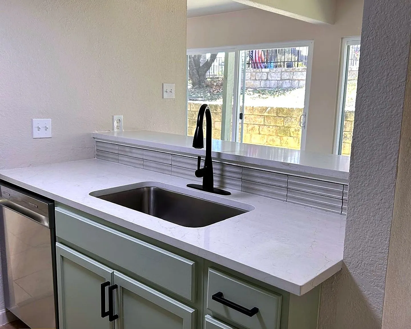2124 Burton Dr #102 — Photo 3