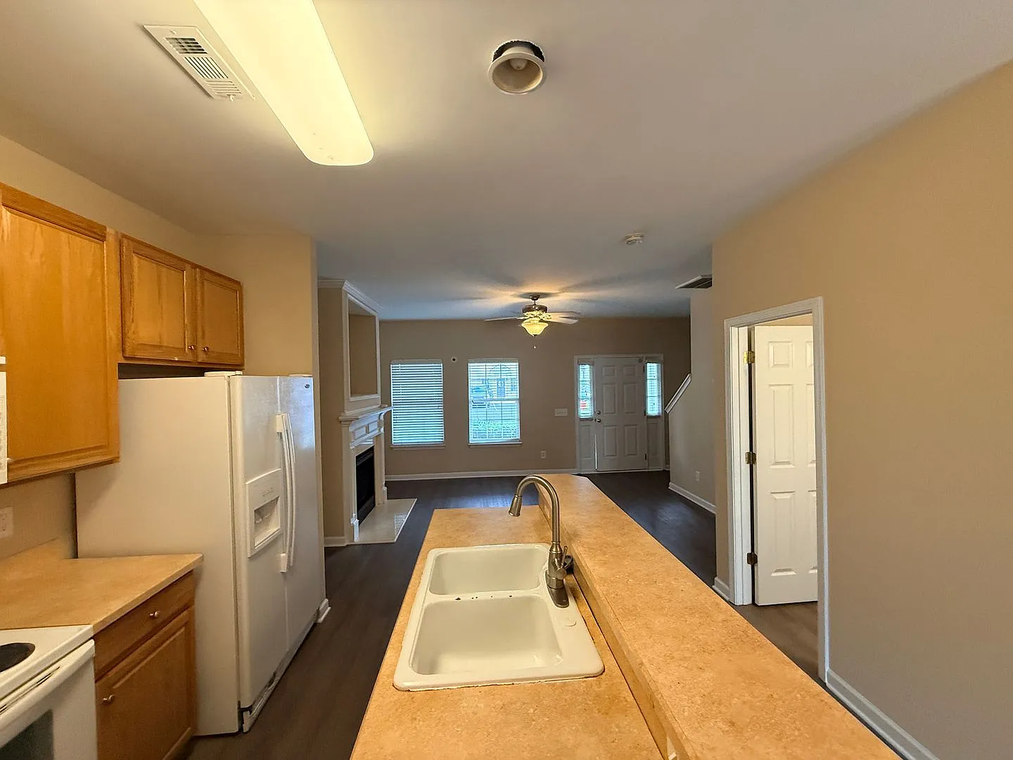 Beautiful Townhome! — Photo 3