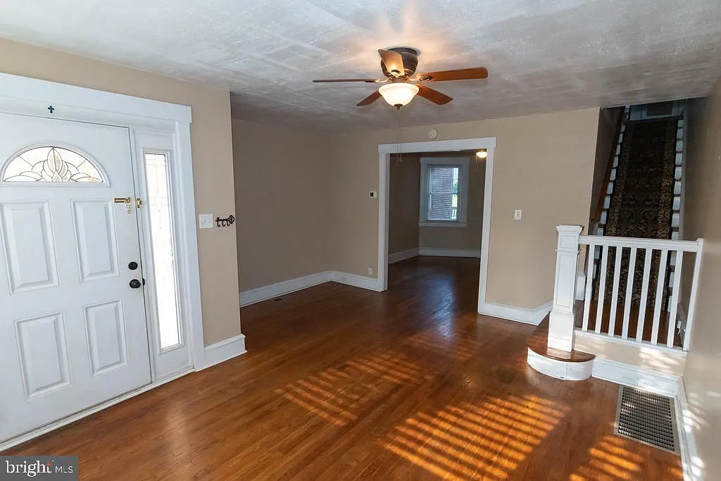 3 bed, 1.5 bath, 1132 sqft, $2,525 — Photo 2