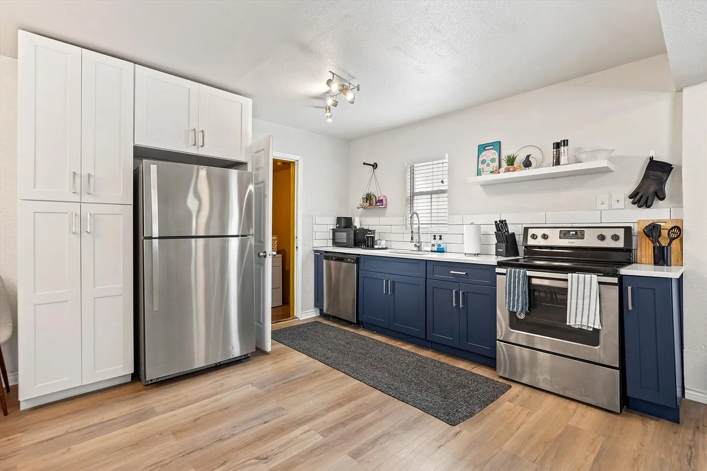 2 bed, 925 sqft, $1,750 — Photo 3