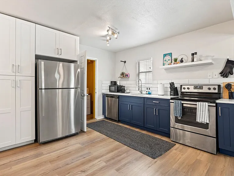 702 El Monte Blvd — Photo 3