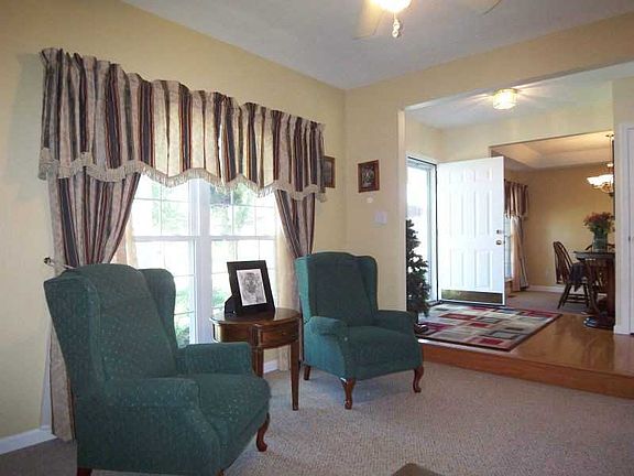4th image of 889 Thornwood Dr