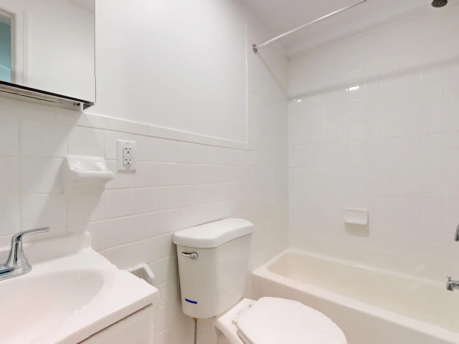 120 Huron Street — Photo 4