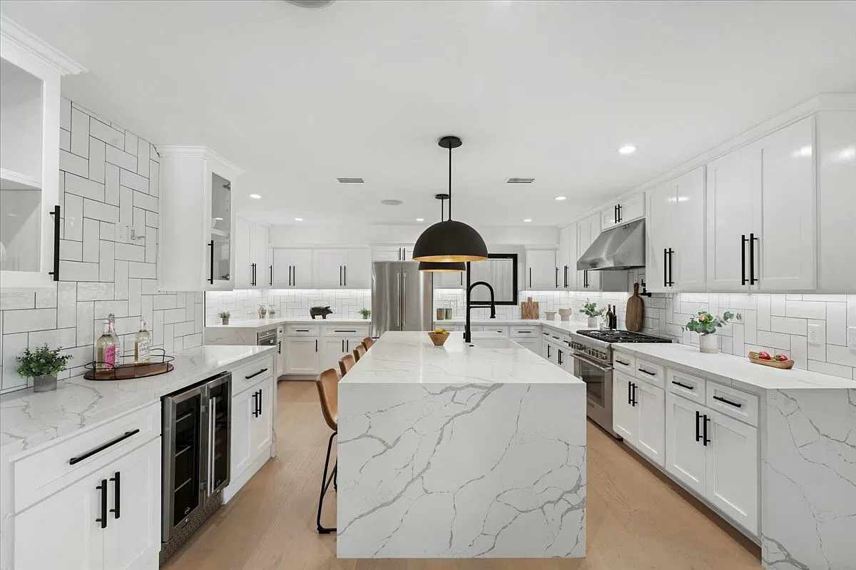 15655 Castlewoods Dr, Sherman Oaks, CA 91403 — Photo 3