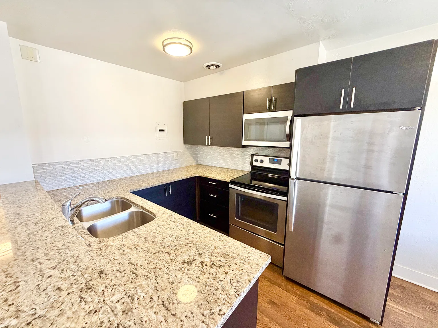 2 bed, 680 sqft, $1,425 — Photo 4