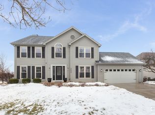 2220 Snapdragon Rd, Naperville, IL 60564