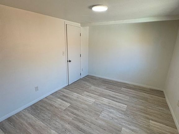 4th image of 23892 Hemlock Ave