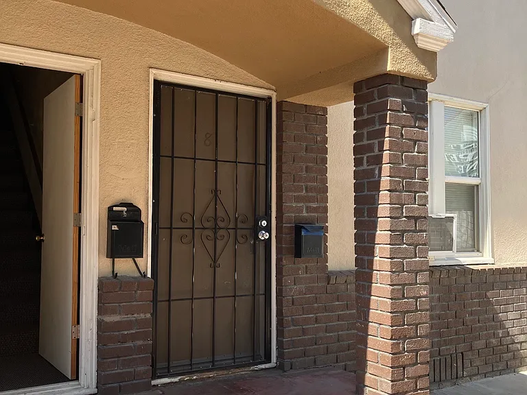 1112 Walnut St #8 — Photo 2