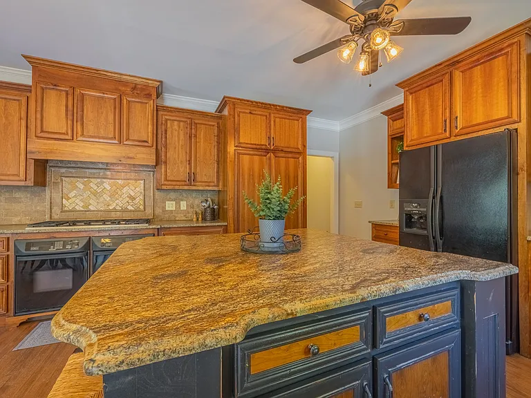 4060 Macon Hwy — Photo 10