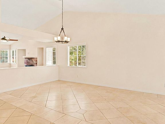5th image of 585 Windmill Ct