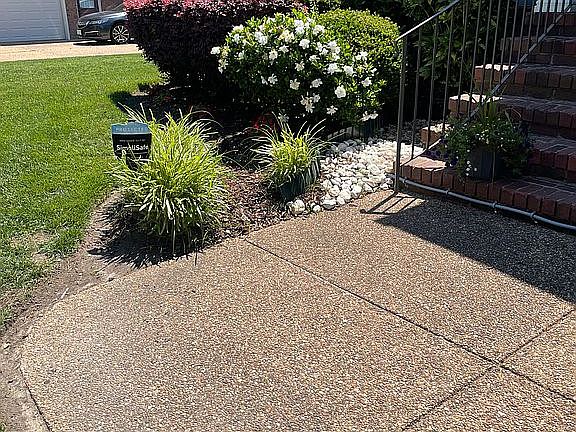 5th image of 903 Rockglen Ct