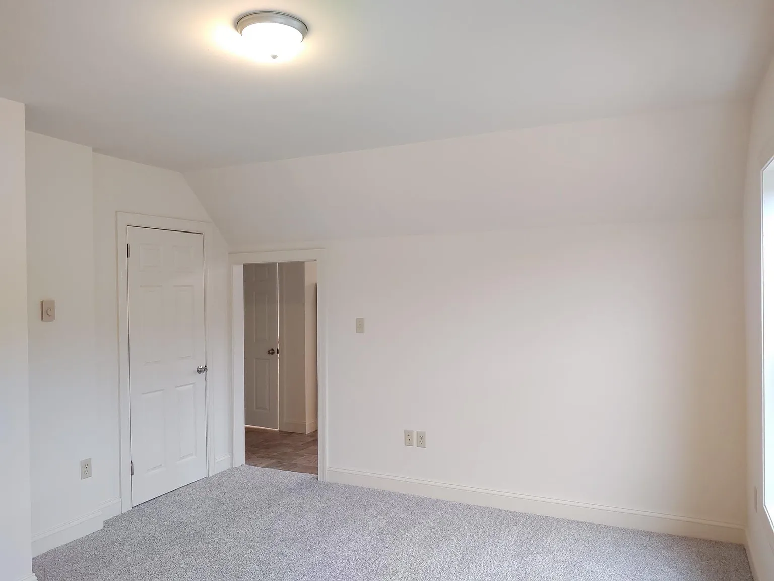 2 bed, 1032 sqft, $1,450 — Photo 4