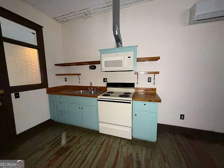 359 Railroad St #F — Photo 6