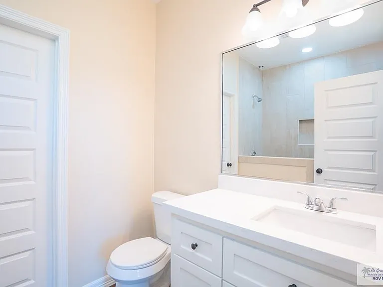 1010 Escondido Ln E #A — Photo 8