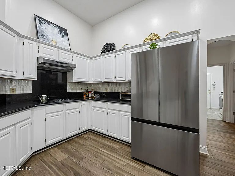 8342 Amherst Hills Ln — Photo 13