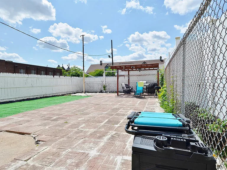 135 Lord Ave #2 — Photo 24