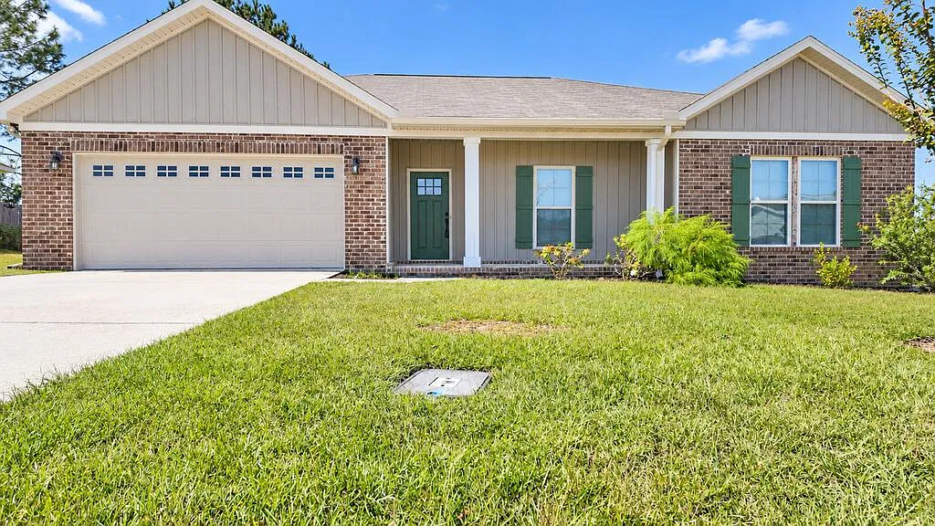 4 bed, 2.0 bath, 2156 sqft, $2,200 — Photo 1