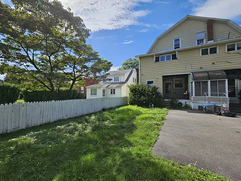 571 Charles Ave #2 — Photo 16