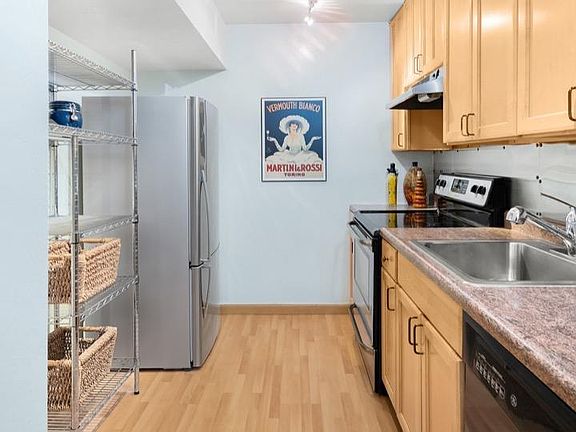 5th image of 88 Laurie Meadows Dr APT 1