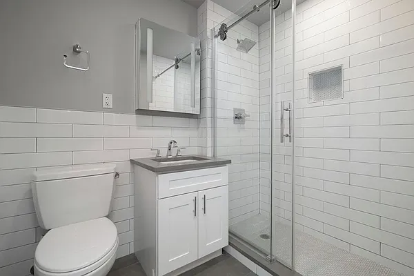 Rented by REAL New York | media 24