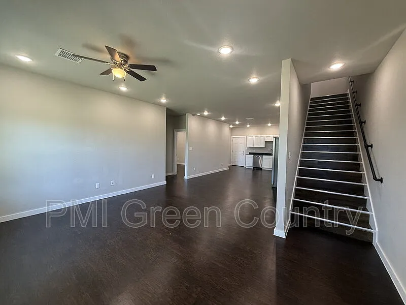 Building Photo - 13523 S Mingo Rd #3