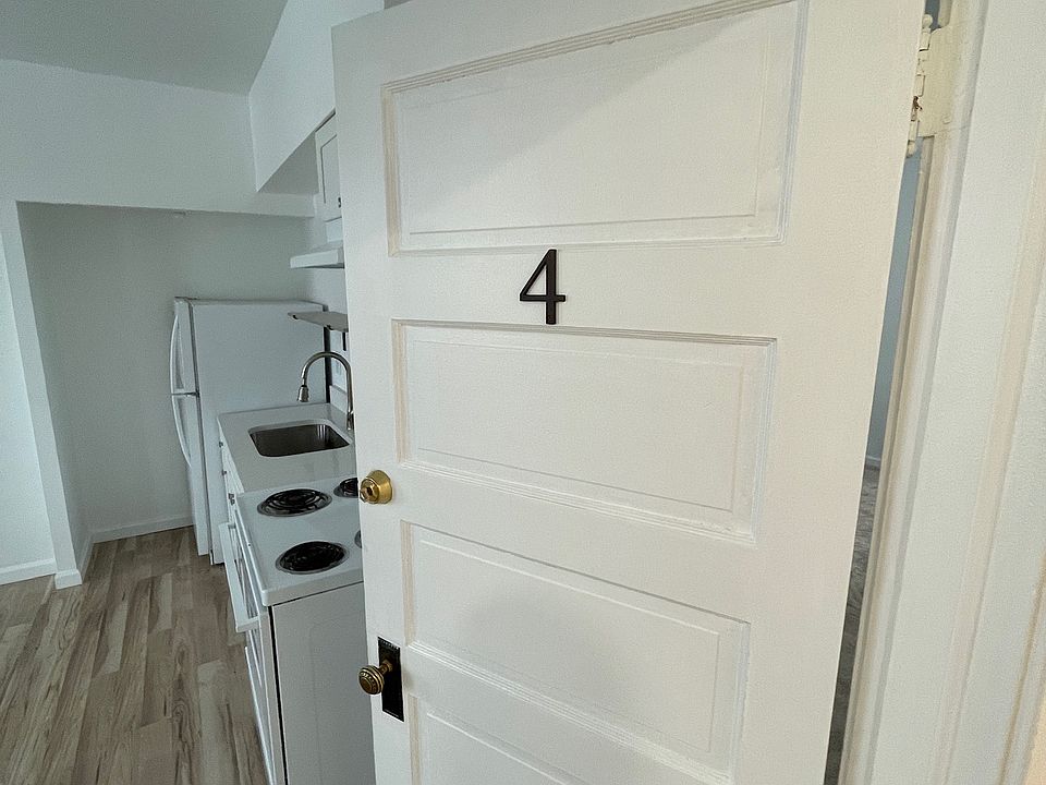 1st image of 125 Lakewood Ave #4