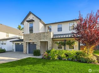 8759 NE Winslow Grove Ct, Bainbridge Island, WA 98110