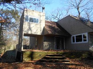 32 White Oaks Rd, Hyde Park, NY 12538