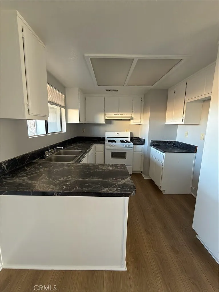 2 bed, 927 sqft, $1,599 — Photo 4