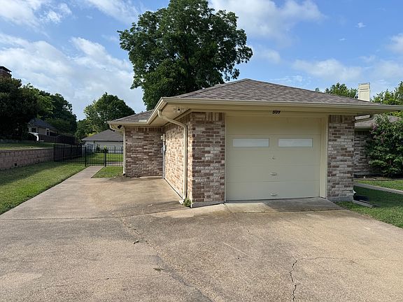 2nd image of 509 Shoreview Dr