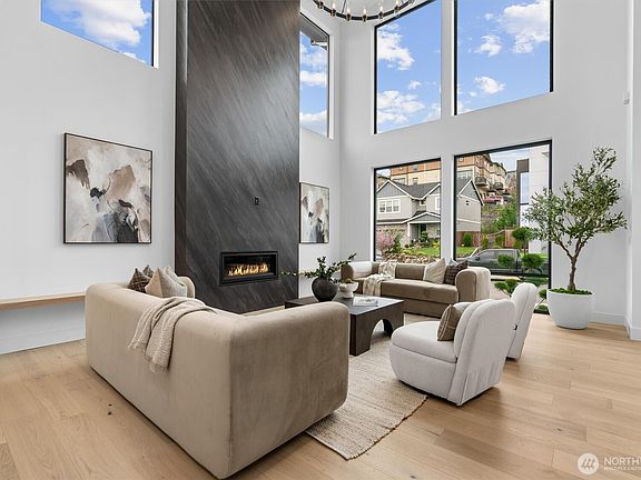 3rd image of 590 W U Street