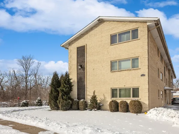 7330 Ogden Ave APT 2, Riverside, IL 60546