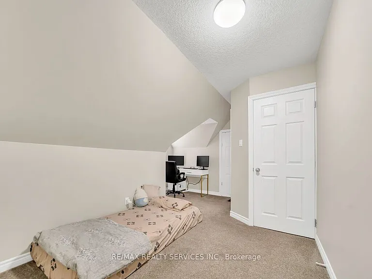 65 Moore St — Photo 38